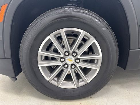 Used 2023 Chevrolet Traverse LT image 38