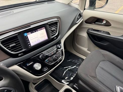 Used 2023 Chrysler Voyager LX FWD image 21