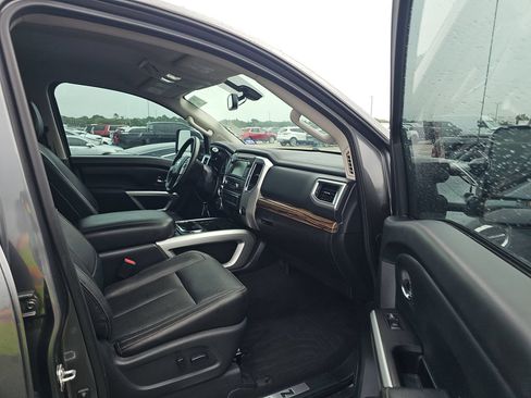 Used 2019 Nissan Titan SL w/ Chrome Package AWD/4WD image 14