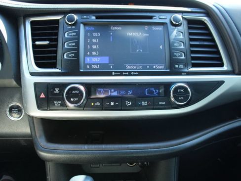 Used 2017 Toyota Highlander XLE FWD image 20