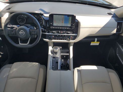 New 2025 Nissan Pathfinder SL image 17