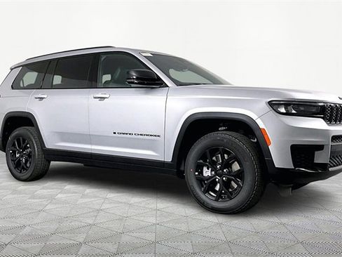 New 2025 Jeep Grand Cherokee L Laredo image 3