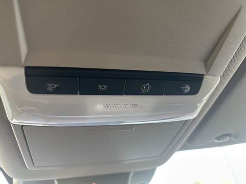 Used 2023 Nissan Rogue S AWD/4WD image 18
