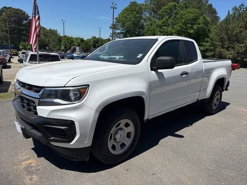 Used 2022 Chevrolet Colorado W/T RWD image 3
