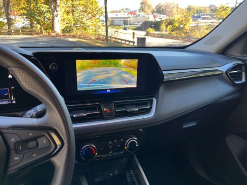 Used 2025 Chevrolet TrailBlazer LT image 17