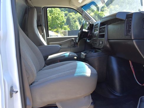Used 2022 Chevrolet Express 3500 Extended w/ Driver Convenience Package RWD image 18