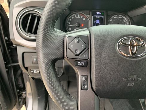 Used 2022 Toyota Tacoma TRD Sport image 28