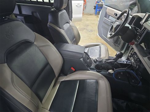 Used 2024 Ford Bronco Wildtrak image 12