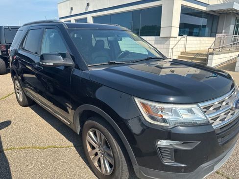 Used 2018 Ford Explorer XLT w/ Equipment Group 202A AWD/4WD image 25