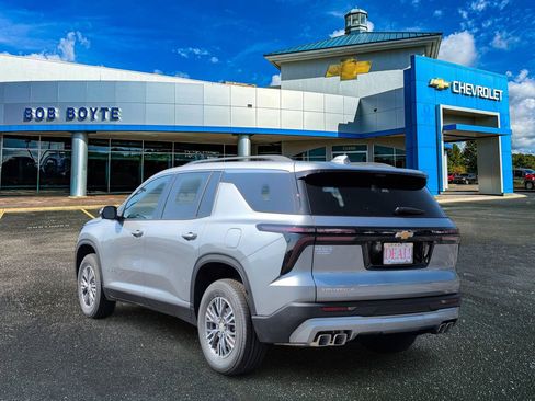New 2026 Chevrolet Traverse LT w/ Driver Confidence Package FWD image 3
