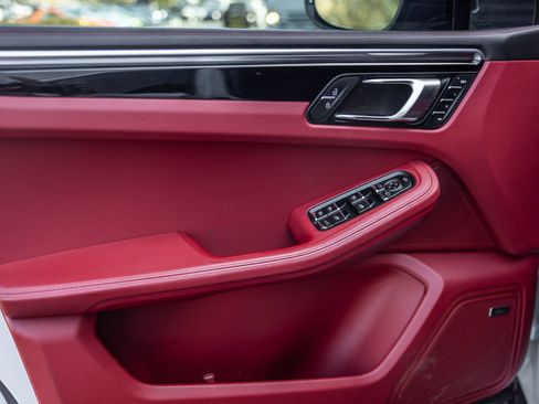 Certified 2024 Porsche Macan Turbo AWD/4WD image 14