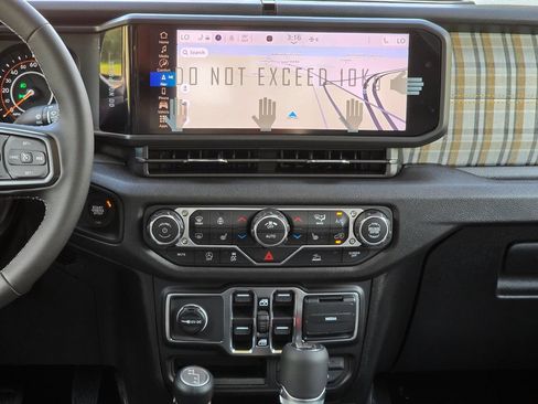 New 2026 Jeep Gladiator Sport AWD/4WD image 28
