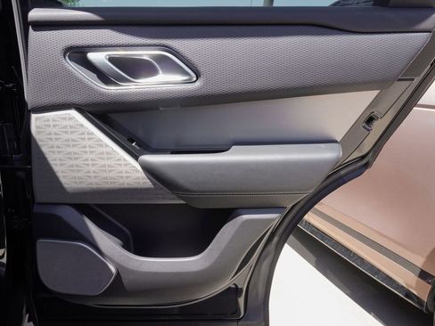 Used 2018 Land Rover Range Rover Velar R-Dynamic SE image 25