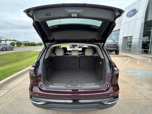 Used 2025 Lincoln Nautilus Premier AWD/4WD image 9