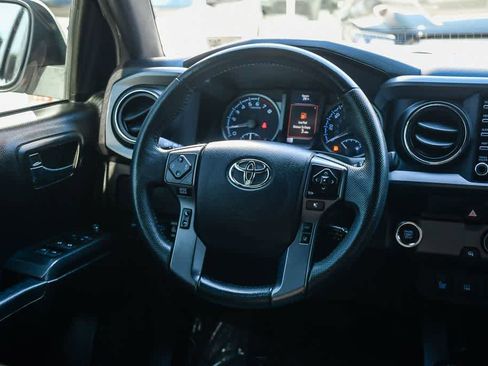 Used 2021 Toyota Tacoma TRD Off-Road w/ Technology Package image 12