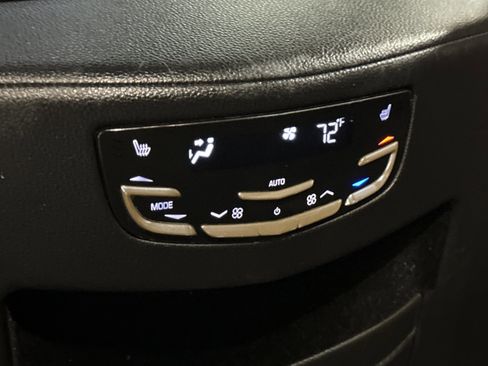 Used 2018 Cadillac Escalade ESV Luxury image 42