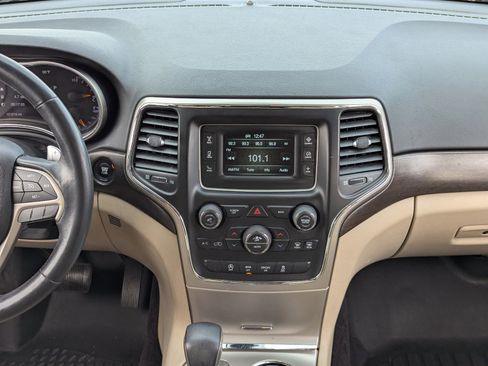 Used 2016 Jeep Grand Cherokee Laredo image 17