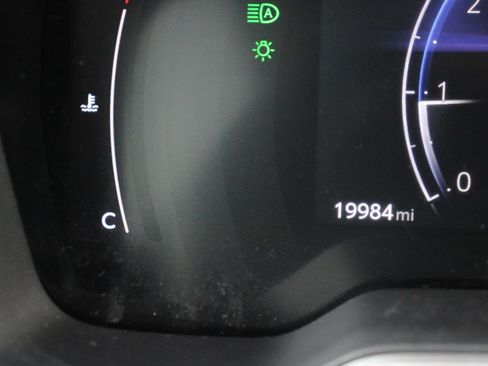 Certified 2024 Toyota Corolla Cross XLE image 28