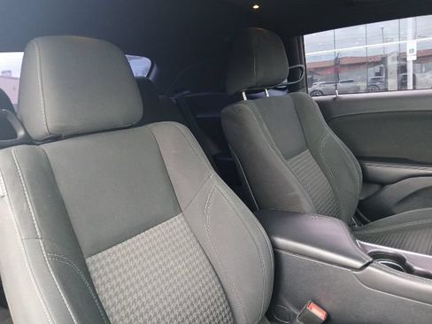 Used 2016 Dodge Challenger SXT RWD image 11