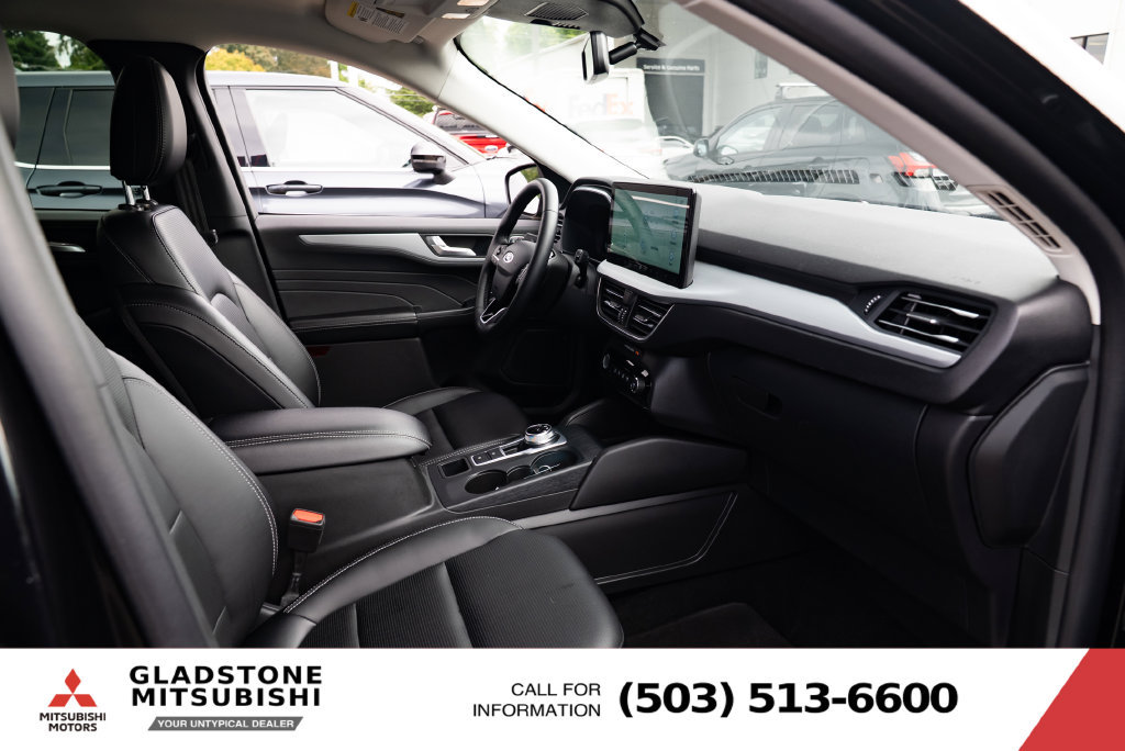 Used 2025 Ford Escape Platinum AWD/4WD image 27