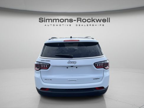 Used 2025 Jeep Compass Latitude AWD/4WD image 4