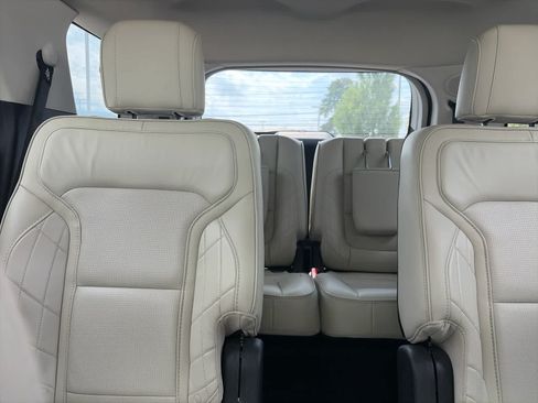 Used 2018 Ford Explorer Platinum AWD/4WD image 5