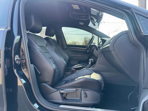 Used 2017 Volkswagen GTI SE FWD image 22