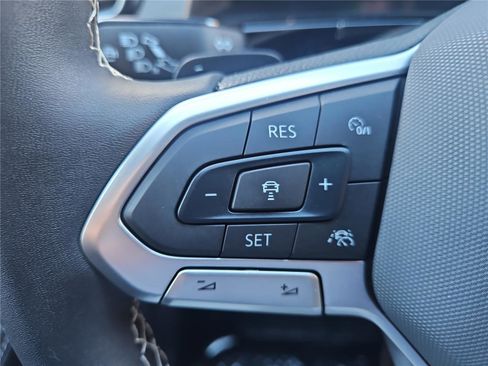 Certified 2024 Volkswagen Atlas Cross Sport SE image 17