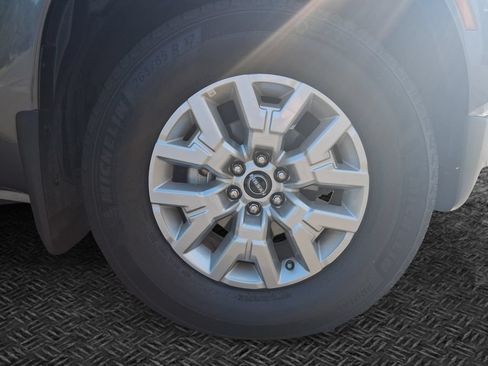 Used 2024 Nissan Frontier SV w/ SV Convenience Package RWD image 11