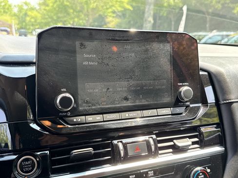 Used 2022 Nissan Pathfinder SV FWD image 29