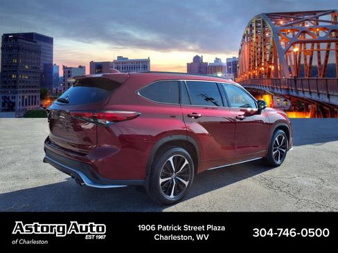 Used 2022 Toyota Highlander XSE image 3