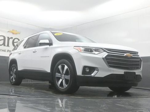 Used 2021 Chevrolet Traverse LT w/ LT Premium Package AWD/4WD image 4