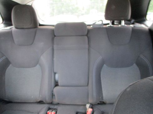 Used 2019 Jeep Cherokee Latitude w/ Popular Appearance Group FWD image 27