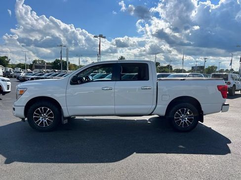 Used 2021 Nissan Titan SV w/ SV Convenience Package AWD/4WD image 4