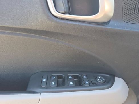 Used 2026 Hyundai Venue SEL FWD image 23