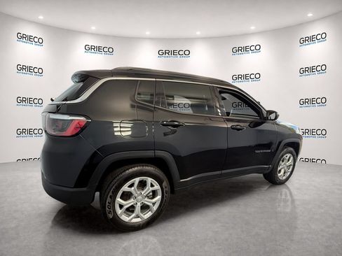 Used 2024 Jeep Compass Latitude AWD/4WD image 14