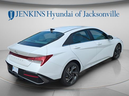 New 2025 Hyundai Elantra SEL FWD image 3