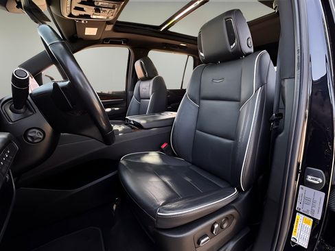 Used 2023 Cadillac Escalade Premium Luxury AWD/4WD image 6