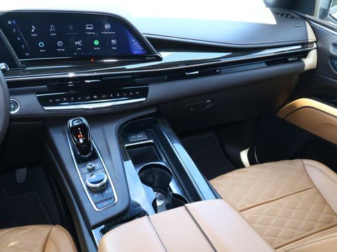 Used 2023 Cadillac Escalade ESV Premium Luxury w/ Performance Package AWD/4WD image 17