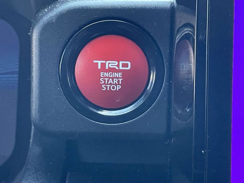 Used 2025 Toyota Tacoma TRD Sport AWD/4WD image 33