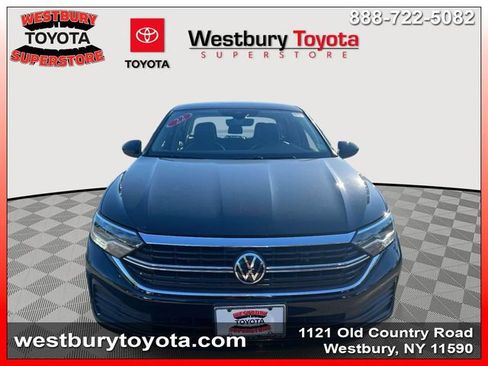 Used 2022 Volkswagen Jetta SE FWD image 3