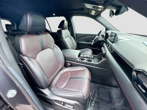 Certified 2025 Honda Pilot Black Edition image 31