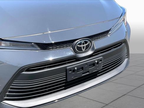 Used 2025 Toyota Corolla LE w/ Convenience Package FWD image 29
