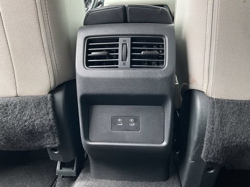 Used 2025 Nissan Rogue SV FWD image 9