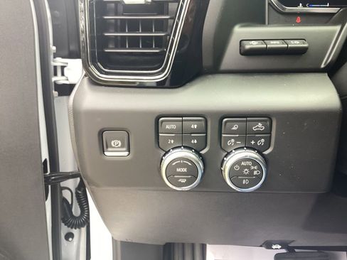 New 2026 GMC Sierra 1500 AT4 w/ AT4 Premium Package AWD/4WD image 34