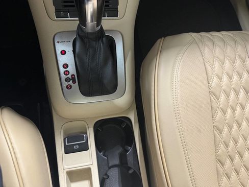 Used 2013 Volkswagen Tiguan SE image 12