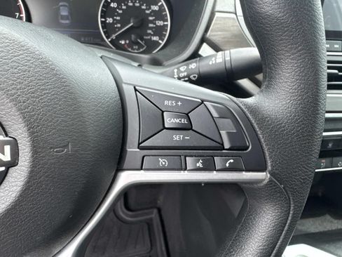 Used 2025 Nissan Altima 2.5 SV FWD image 24