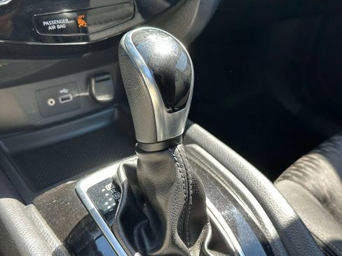 Used 2020 Nissan Rogue SV AWD/4WD image 29