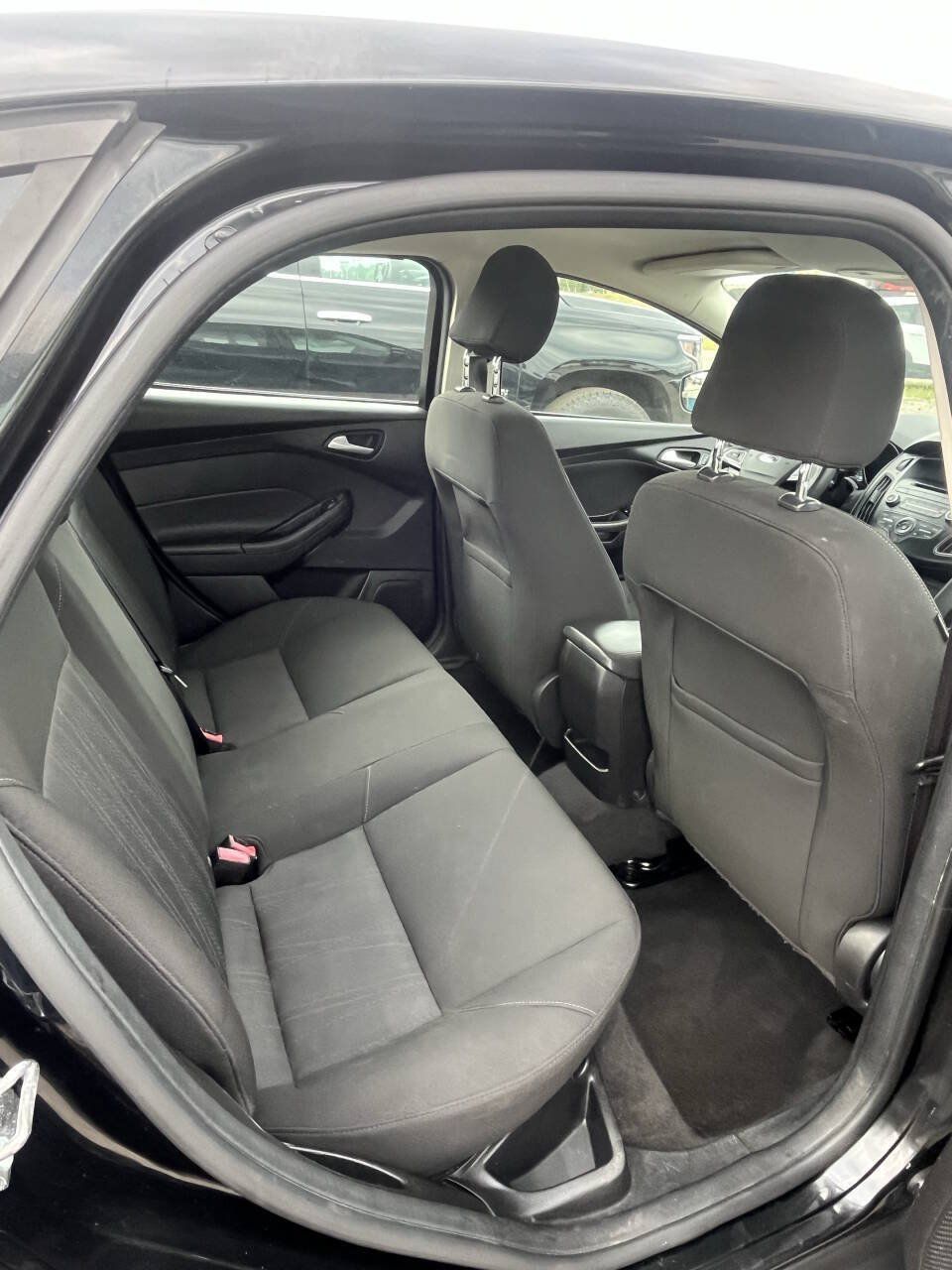 Used 2015 Ford Focus SE FWD image 9