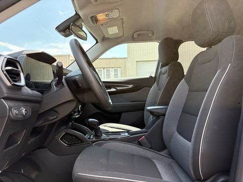 Used 2025 Chevrolet TrailBlazer LT AWD/4WD image 13